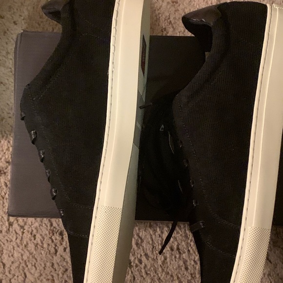 Sneakers/Decks - Picture 2 of 6